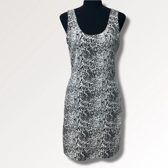 H&M Divided Textured Snake Print Bodycon Tank Mini Dress Sz Medium Black White - Picture 1 of 9